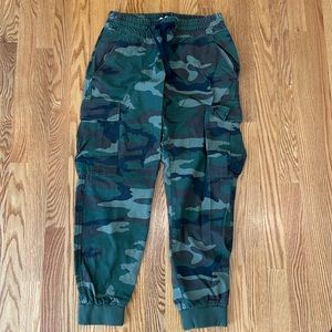 TNA size medium green camo joggers